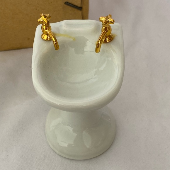 Mini Porcelain Bathroom Set - White - Picture 4 of 5